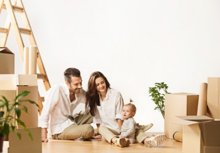 couple_moving_new_home_happy_married_people_buy_new_apartment_start_new_life_together_155003_7797.jpg
